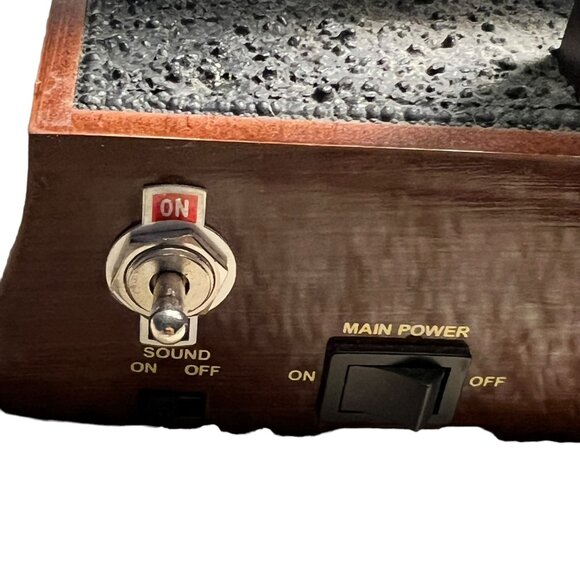 Lionel Train Animated Hudson 700E Locomotive Table Lamp Lights Motion Sound - Picture 4 of 6